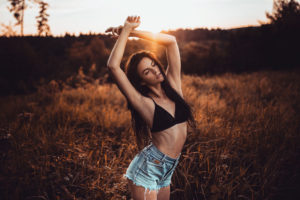 sunset, západ slnka, dievča, girl, art, emotion, feel, hair, glamour, body, sexy, nature, summer, hot, brunette, spring, gentle, fine, spontaneous, Sverepec